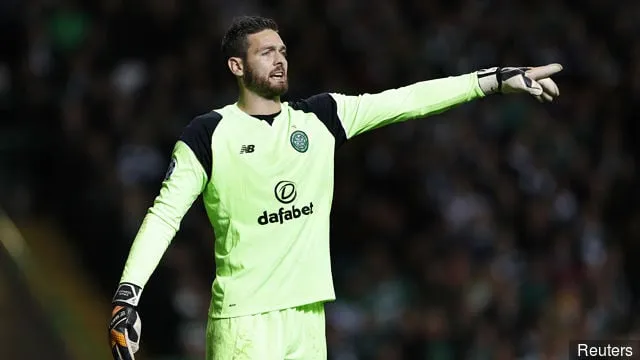 Koblet til Celtic i januar, skal Rennes-keeper Benoit Costil ha tatt avgjørelsen om fremtiden