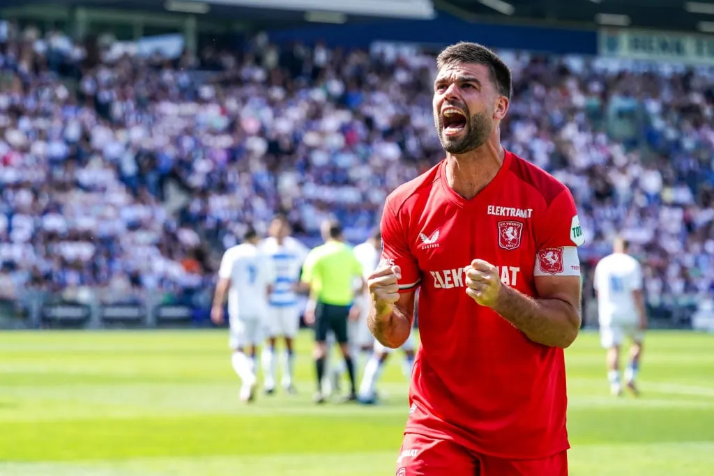 로빈 프로퍼는 레인저스의 거래가 마무리되면서 네덜란드 전문가들에게 깊은 인상을 남겼습니다.