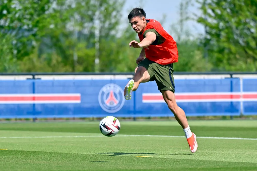 Manchester United stimmt der Preisvorstellung von PSG für Manuel Ugarte zu, da sie sich für einen dauerhaften Vertrag entscheiden