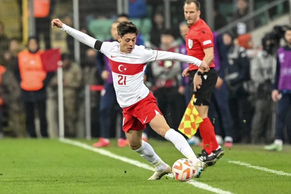 투르키예 v 크로아티아 - UEFA 유로 ​​2024 예선' title='보고서는 아스날이 미래의 '월드 스타' 아르다 굴레르를 단 £4m에 영입할 수 있는 이유를 공유합니다.