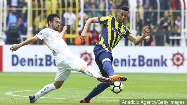 Josef De Souza, a Fenerbahce játékosa akcióban a Fenerbahce–Bursaspor török ​​szuperliga labdarúgó-mérkőzésén az isztambuli, törökországi Ulker Stadionban 2018. május 6-án.' title='Jelentés: A Crystal Palace azt mondta, hogy növelje Josef de Souza ajánlatát a tárgyalások folytatásakor