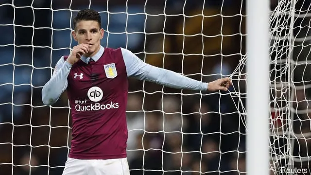 I tifosi dell'Aston Villa reagiscono mentre Ashley Westwood fa muovere Burnley da 5 milioni di sterline
