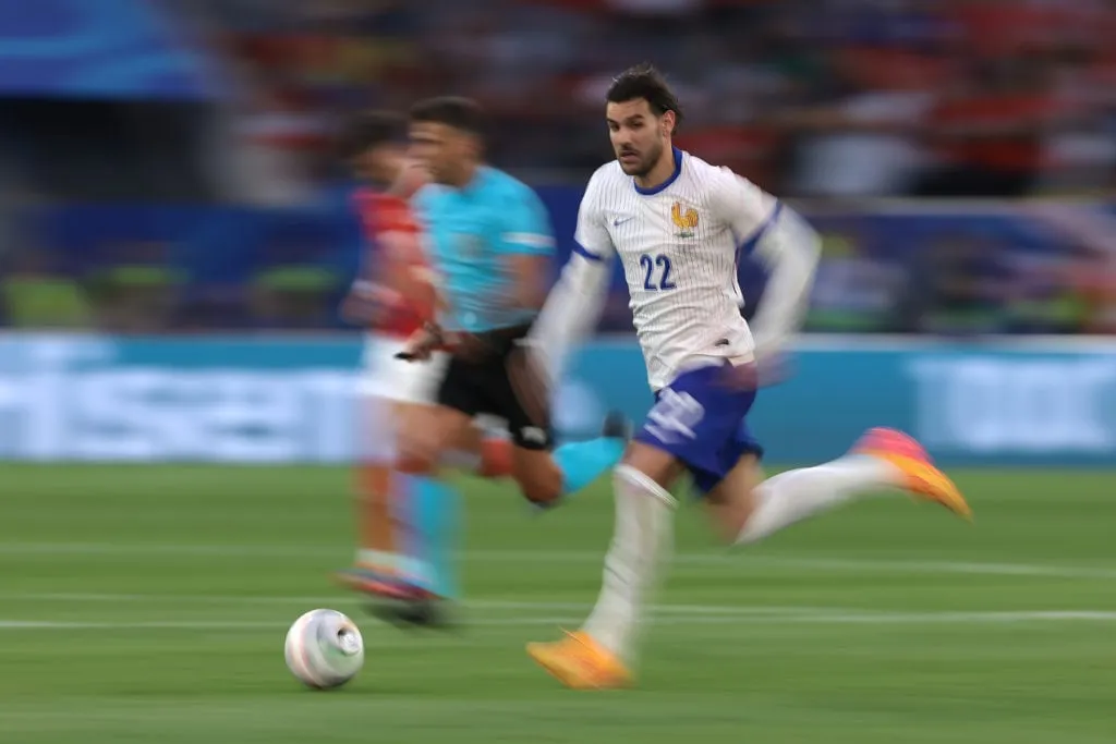 Chelsea veut signer Theo Hernandez, la valorisation de l'AC Milan et la position du joueur concernant son départ expliquées