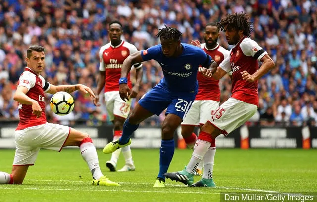 보고서: 에버튼은 첼시의 스트라이커 미키 바추아이의 늦은 계약을 원하고 있으며 코스타의 급여는 문제가 있습니다