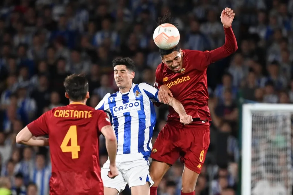 레알 소시에다드 대 AS 로마: 16강 2차전 - UEFA 유로파리그' title='이탈리아 언론은 크리스 스몰링을 에버턴 웨스트햄이 로마 스타의 이적을 목표로 삼고 있다고 칭찬했습니다.