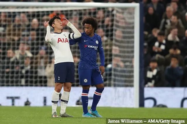 Son Heung-min de Tottenham Hotspur en discussion avec Willian de Chelsea après avoir reçu un carton rouge après un examen VAR lors du match de Premier League entre Tottenham Hotspur et...' title='Un homme de 30 millions de livres sterling se serait moqué des Spurs il y a quelques semaines
