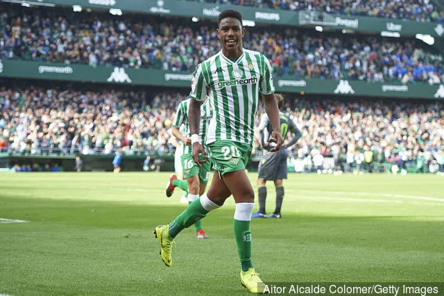 Junior Firpo van Real Betis Balompie viert feest na het scoren tijdens de La Liga-wedstrijd tussen Real Betis Balompie en Real Sociedad in Estadio Benito Villamari op 2 DECEMBER 2018 in...' title='Verslag: Liverpool krijgt nu concurrentie van Barcelona voor Junior Firpo