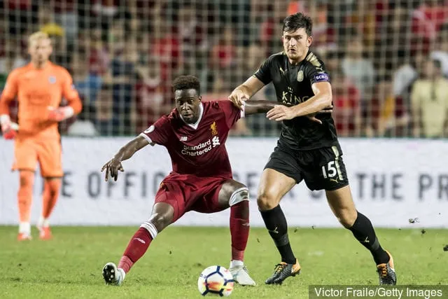 L'attaccante del Liverpool FC Divock Origi (L) combatte per la palla con il difensore del Leicester City FC Harry Maguire durante la partita del Premier League Asia Trophy tra il Liverpool FC e il Leicester City...' title='Andy Cole sostiene la ricerca del Newcastle contro Divock Origi del Liverpool
