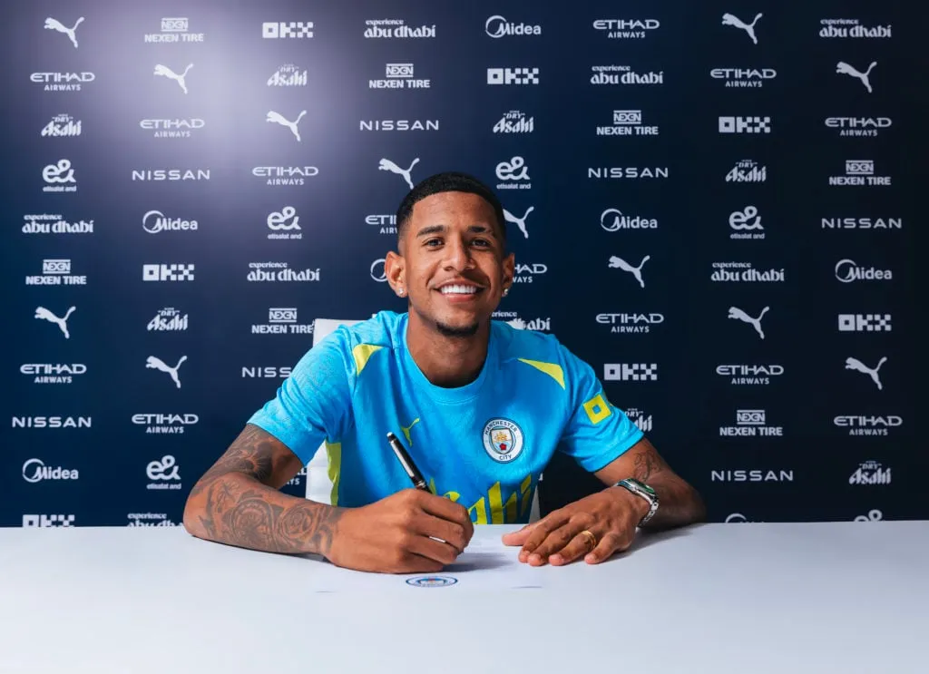 Az új Manchester City leigazolta Savinhót.' title='Premier League átigazolások 24/25: Minden megerősített aláírás a nyári átigazolási időszakban