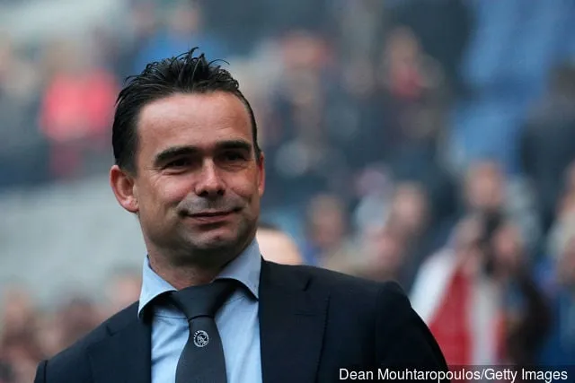 Marc Overmars, directeur d'Ajax, regarde le match Eredivisie entre Ajax Amsterdam et NEC Nijmegen à l'Amsterdam Arena le 3 2014 mai à Amsterdam, pays-Bas.' title='Reportage : l'Ajax rêve d'un double raid à Tottenham pour Toby Alderweireld et Jan Vertonghen