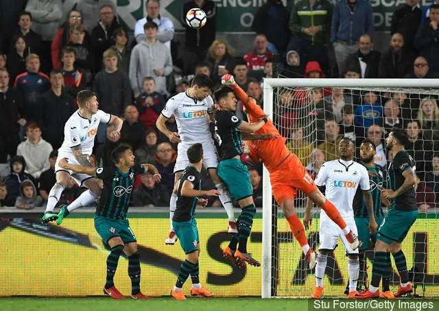 Rapport: Liverpool, Wolves overvåker Southamptons Alex McCarthy