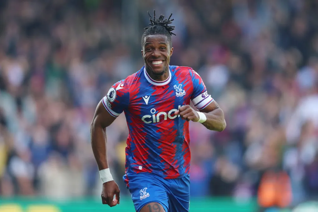 Wilfried Zaha päättää tulevaisuudesta Crystal Palacen ja Evertonin kiinnostuksen keskellä, ehdoista sovitaan