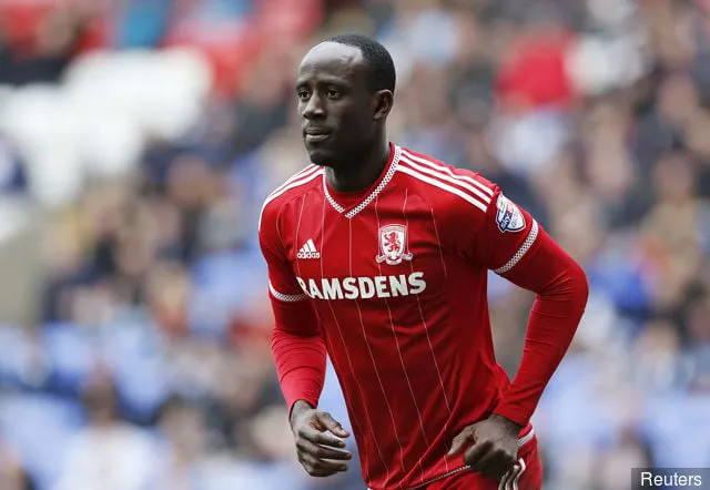 Albert Adomah takker nei til Aston Villa