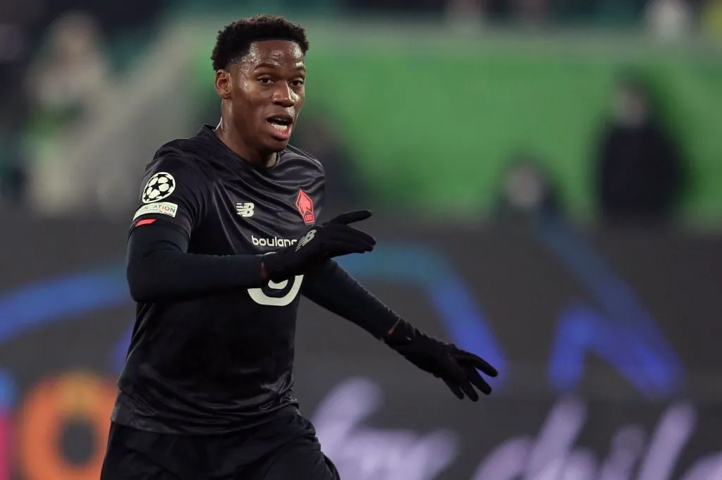 Klein' title='Foto: Arsenal-doelwit met 16 doelpunten gespot in shirt van Thierry Henry op luchthaven Arteta is enthousiast