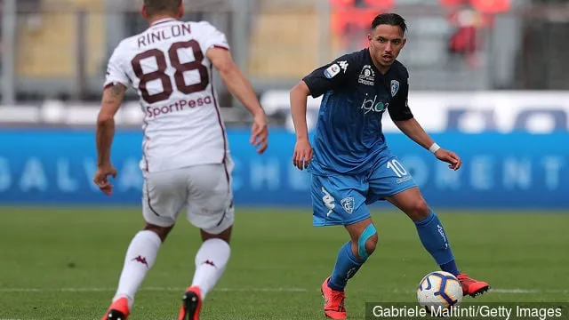 Ismael Bennacer fra Empoli Fc i aksjon under Serie A-kampen mellom Empoli og Torino FC på Stadio Carlo Castellani 19. mai 2019 i Empoli Italia.' title='Ismael Bennacer skal angivelig slutte seg til Milan to år etter at Arsenal ble løslatt