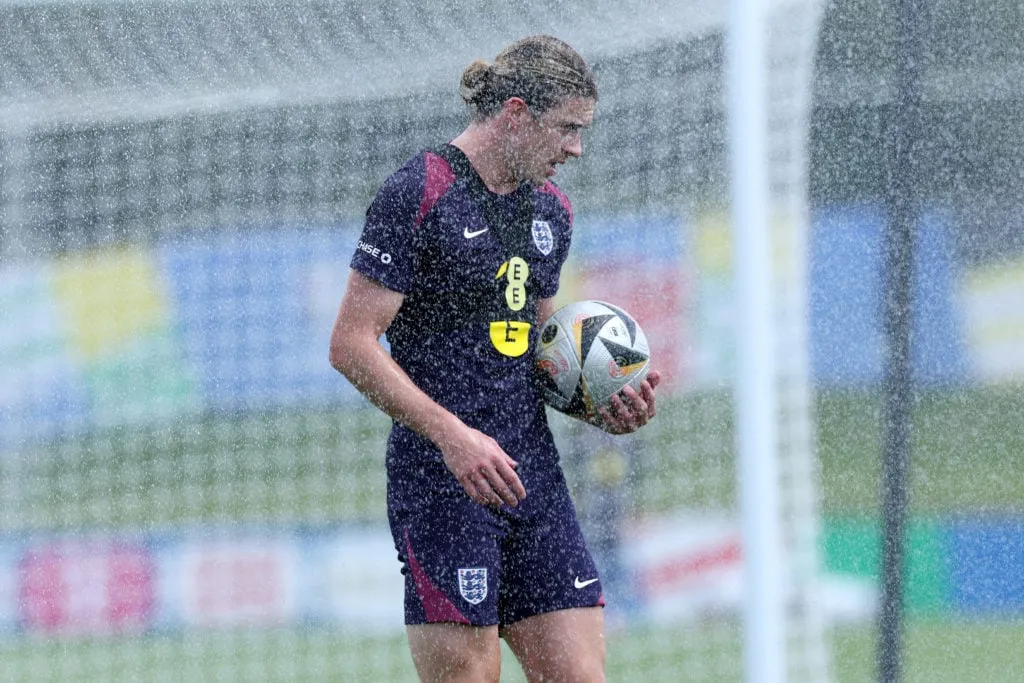 Chelsean tähti kehotti turvaamaan siirtymisen eurooppalaisiin jättiläisiin Enzo Marescan takia