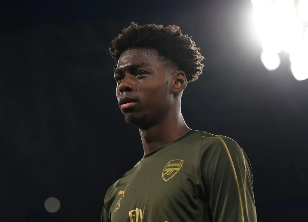 10대 선수는 연간 £1m의 아스날 계약을 원합니다. 그의 출구로 이어질 수