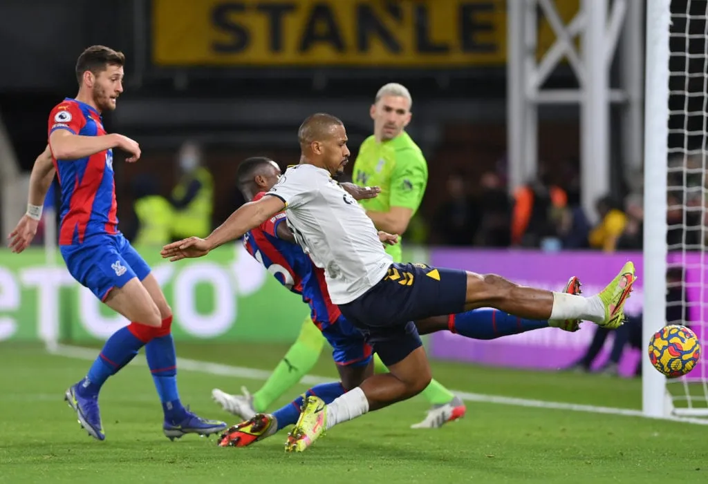 LONDON ENGLAND - 12. DECEMBER: Jose Salomon Rondon fra Everton scorer deres hold' title='Benitez' Everton-transfers rangeret med Townsend 2. og Rondon 6