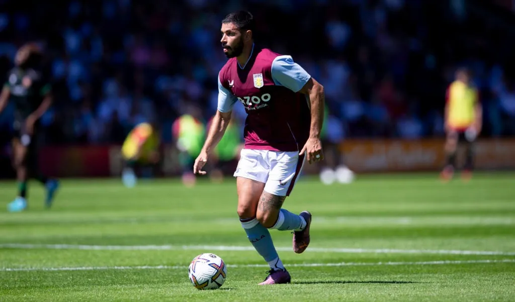 Le manager « célèbre » alors qu’il confirme l’accord pour signer le joueur de 14 millions de livres sterling d’Aston Villa