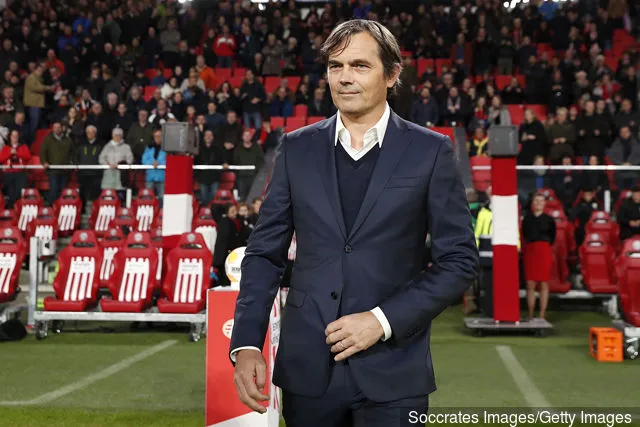Phillip Cocu durante la partita dell'Eredivisie olandese tra PSV e FC Groningen al Philips Stadium il 26 gennaio 2019 a Eindhoven, Paesi Bassi' title='I tifosi del Derby reagiscono su Twitter ai resoconti di Wayne Rooney