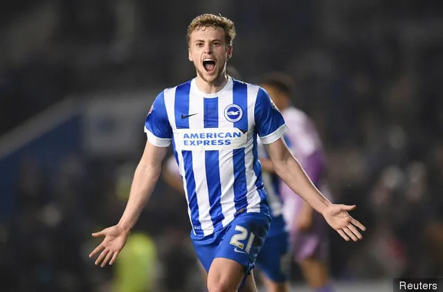 James Wilson jubelt, nachdem er das erste Tor für Brighton erzielt hat' title='Könnte der Stürmer von Manchester United, James Wilson, eine Option für Newcastle werden?