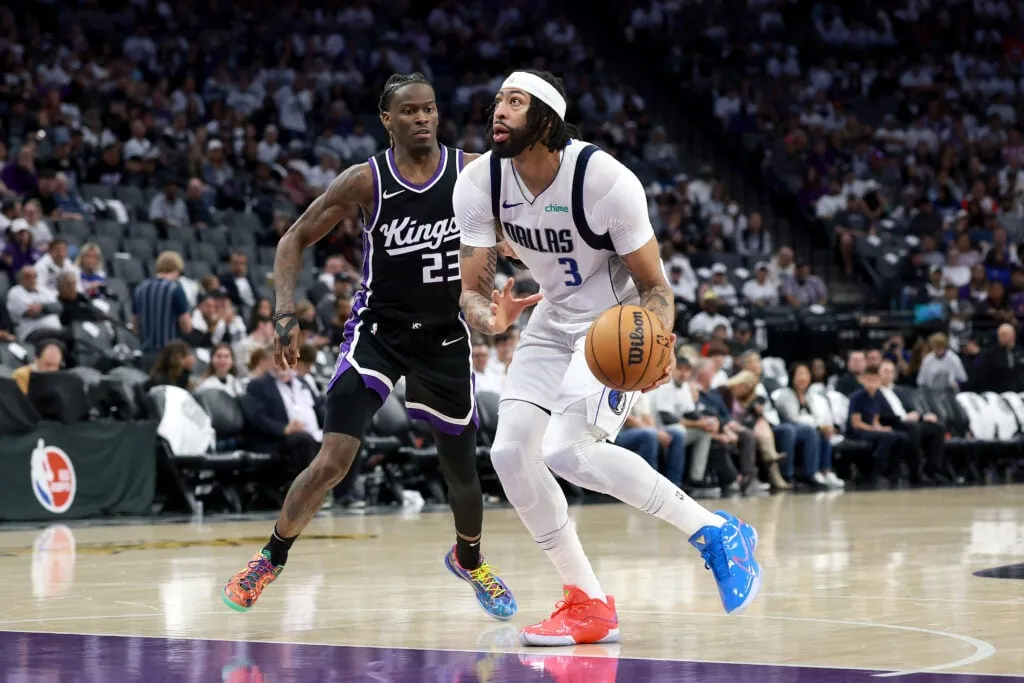 Dallas Mavericks v Sacramento Kings - Play-In-turnering' title='Vad Anthony Davis hördes säga till Sacramento Kings fans efter Mavericks seger