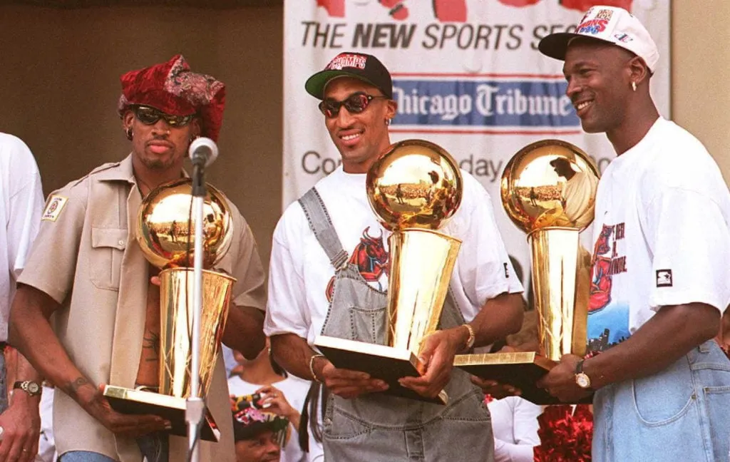 Chicago Bulls-spelers Dennis Rodman (L) Scottie P' title='De NBA-franchises met de meeste kampioenschappen zijn onder meer de Boston Celtics en de Los Angeles Lakers