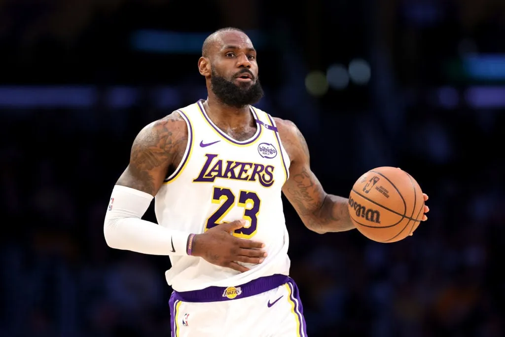 LeBron James hånede på trods af, at Lakers-stjernen slog en latterlig NBA-scoringsrekord... igen